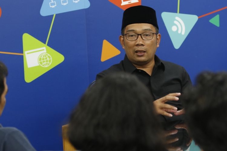 Wali Kota Bandung M Ridwan Kamil saat berbincang dengan Kompas.com di Gedung Kompas Gramedia, Palmerah Selatan, Jakarta Pusat, Senin (15/5/2017). Pria yang akrab disapa Kang Emil ini berencana untuk maju sebagai calon gubernur di Pilkada Jabar 2018.