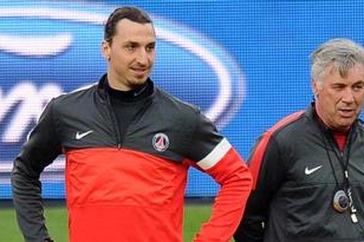 Bomber Paris Saint-Germain dari Swedia, Zlatan Ibrahimovic (kiri), dan Pelatih Carlo Ancelotti.