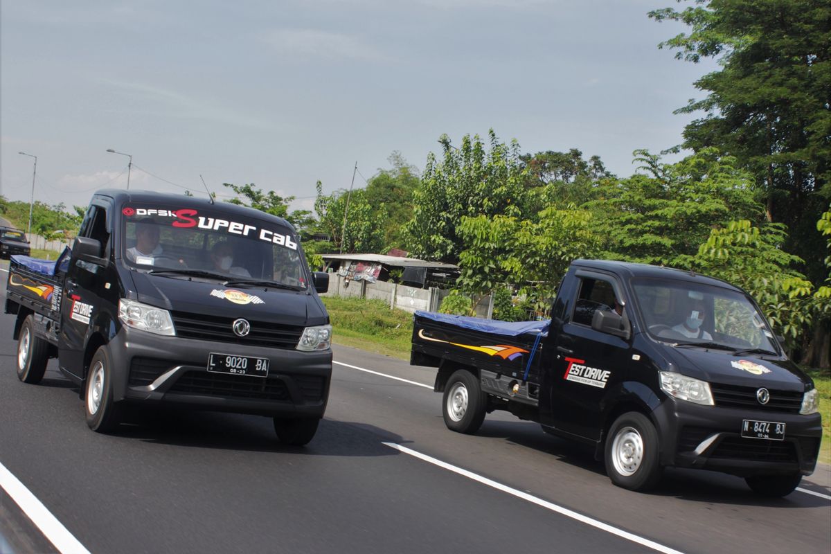 Lomba adu irit DFSK Super Cab di Surabaya