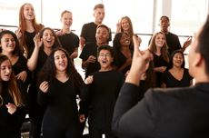 Bernyanyi Unisono: Pengertian, Teknik Vokal dan Organ Suara Manusia