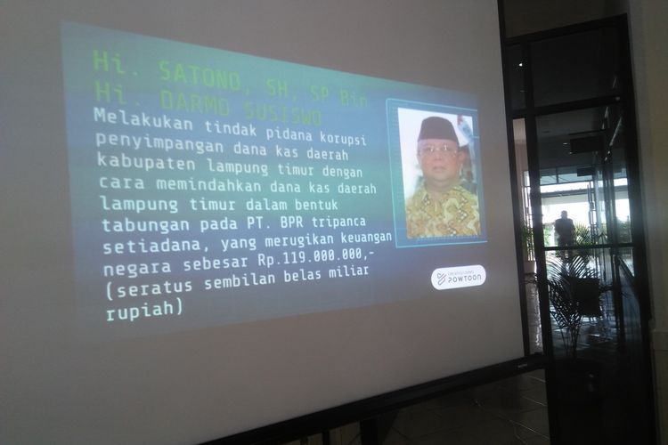 Mantan Bupati Lampung Timur, Satono yang hingga kini masih buron. Satono terlibat kasus korupsi APBD Lampung Timur yang nilainya mencapai Rp 119 miliar.