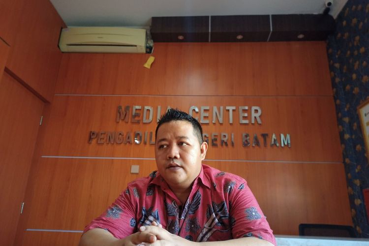Juru Bicara PN Batam, Welly Indrianto ditemui di Media Center PN Batam saat menerangkan terdakwa pencemaran lingkungan yang kabur