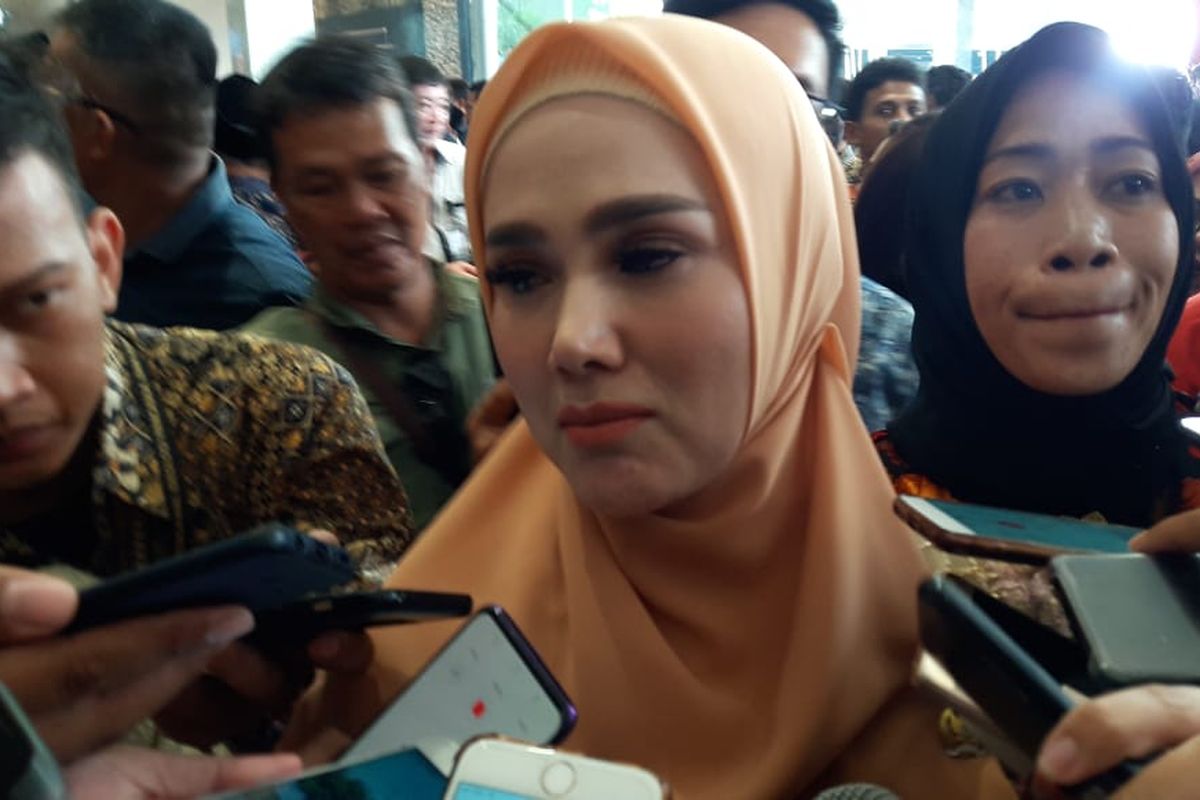 Mulan Jameela di Kompleks Parlemen, Senayan, Jakarta Pusat, Selasa (1/10/2019).