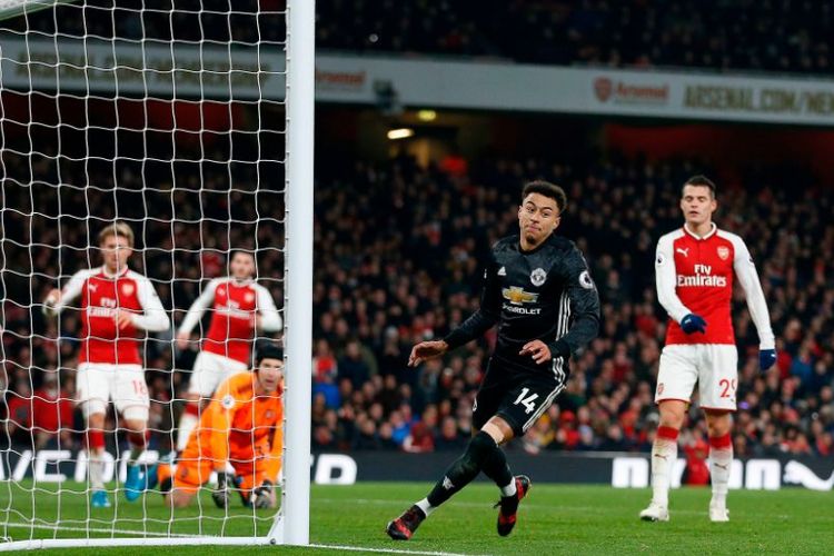 Pemain sayap Manchester United, Jesse Lingard, merayakan golnya ke gawang Arsenal pada laga Premier League di Stadion Emirates, Sabtu (2/12/2017). 