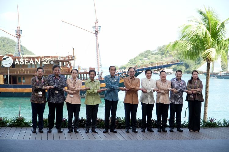 Presiden Jokowi menghadiri KTT ke-15 BIMP-EAGA di Labuan Bajo, NTT, Kamis (11/5/2023).