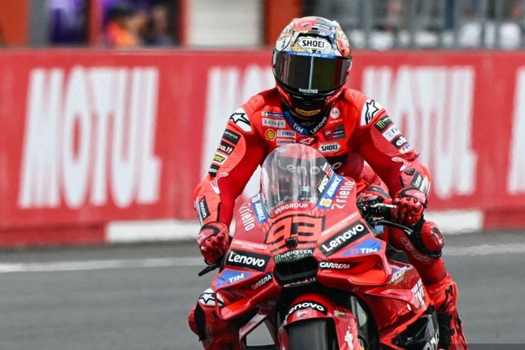 Pebalap MotoGP Ducati Lenovo Team, Marc Marquez, beraksi dalam MotoGP Jepang 2025 di Mobility Resort Motegi di Motegi, prefektur Tochigi pada 28 September 2025. (Foto oleh Toshifumi KITAMURA / AFP)
