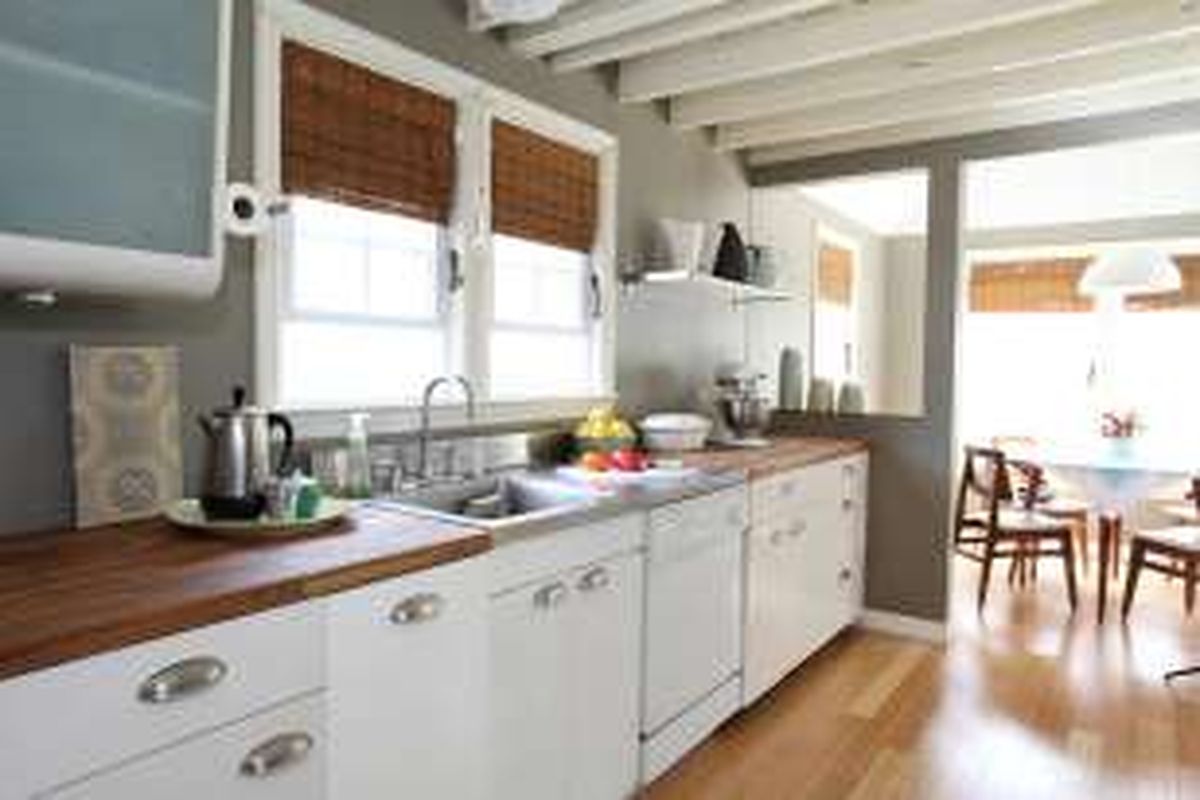 Meja dapur kayu