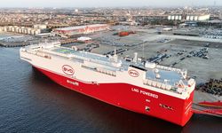 Pelindo Sukses Layani Kapal Roro Jumbo Berkapasitas 7.000 Unit Mobil