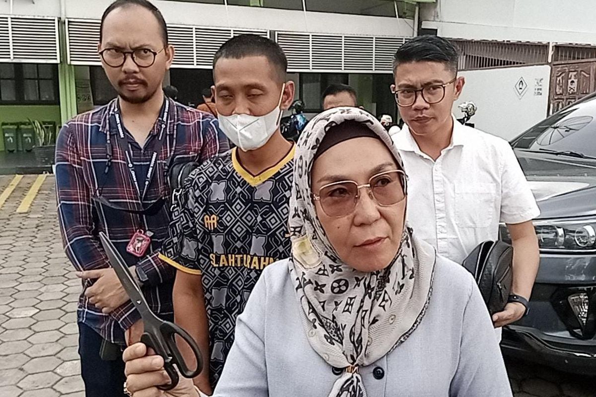 Titis Rachmawati kuasa hukum keluarga AR bayi delapan bulan yang jarinya putus usai digunting oleh perawat.