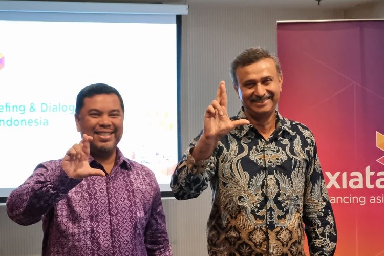 Group Chief Financial Officer Axiata Group, Nik Rizal Kamil (kiri), dan Group Chief Executive Officer & Managing Director Axiata Group, Vivek Sood (kanan), kompak mengatakan bahwa Starlink saat ini belum dipandang sebagai ancaman dan berdampak besar. Starlink masih dipandang sebagai rekan yang bisa diajak kerja sama. Hal ini diutarakan keduanya dalam acara media briefing di JW Marriot, Jakarta Selatan, Kamis (13/6/2024).