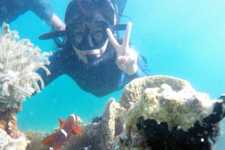 Wisata laut di Pulau Beras Basah, menyajikan warna-warni koral yang cantik untuk ditatap dengan snorkel.