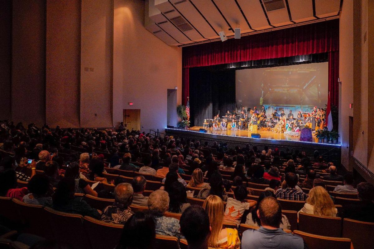 Pergelaran Sendratari tentang kisah Roro Jonggrang bertajuk Tale of a Thousand Temples: The Untold Stories of a Javanese Princess digelar di University of District of Columbia Theater of the Arts, Washington DC, Amerika Serikat, Sabtu (27/4/2019).  