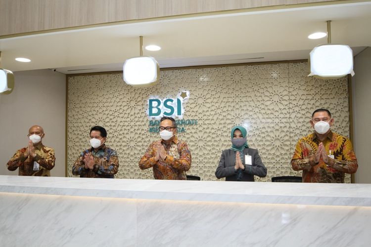 Contoh merger adalah Bank Syariah Indonesia