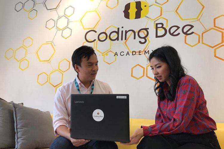 Perwakilan Coding Bee Academy, Eko Haripin dan Catherine Alimsyah.