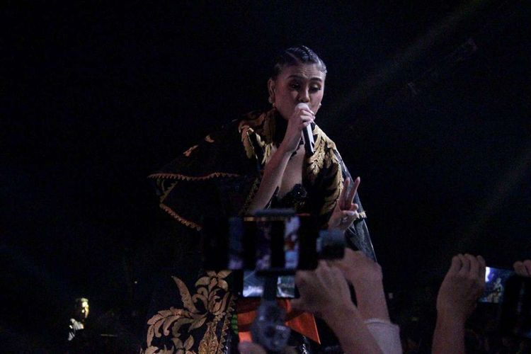Agnez Mo menghadiri acara ulang tahun Shopee 12.12 di Mnc Studio,Kebon Jeruk,Jakarta, Kamis(12/12/2019).
