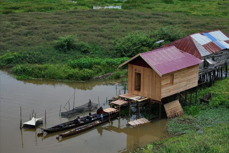 Pemerintah Kabupaten (Pemkab) Hulu Sungai Tengah (HST) menjalankan program bedah rumah di Dusun Awang Landas, Desa Sungai Buluh, Kecamatan Labuan Amas Utara (LAU).
