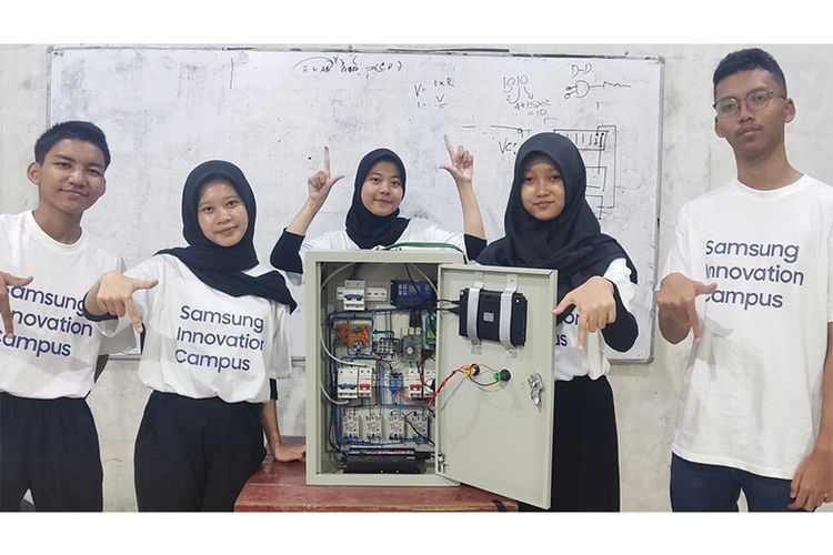 Tim Eaterstellar bersama dengan solusi Smart PLTS.