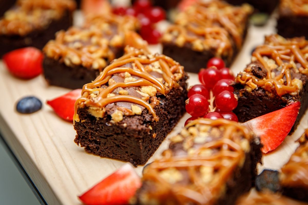 Ilustrasi brownies salted caramel.