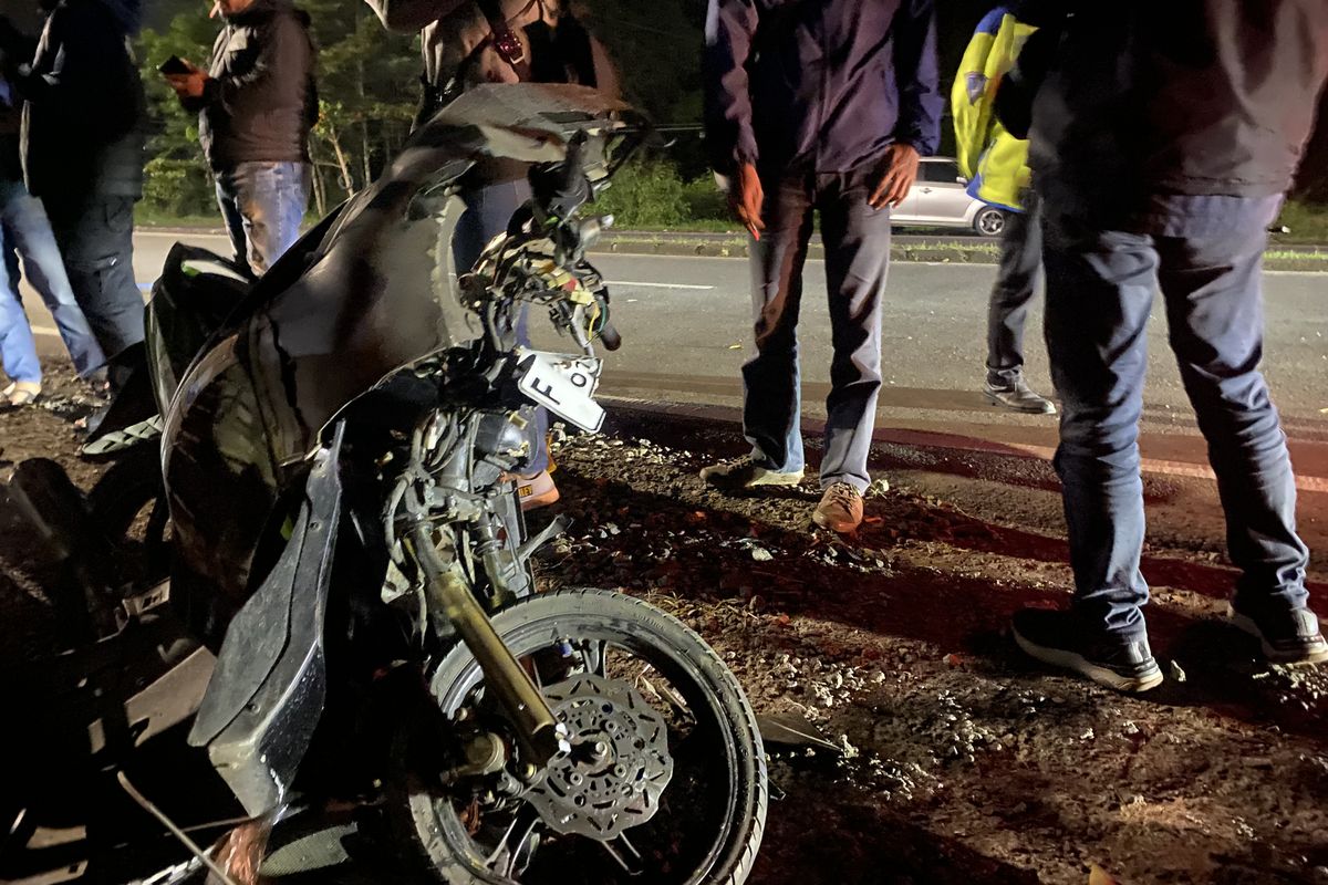 Kondisi sepeda motor Yamaha mio bernomor polisi F 5118 VP setelah terlibat kecelakaan di Jalan Jalur Lingkar Selatan, Kecamatan Warudoyong, Kota Sukabumi pada Kamis (9/1/2025) sekira pukul 20.30 WIB.