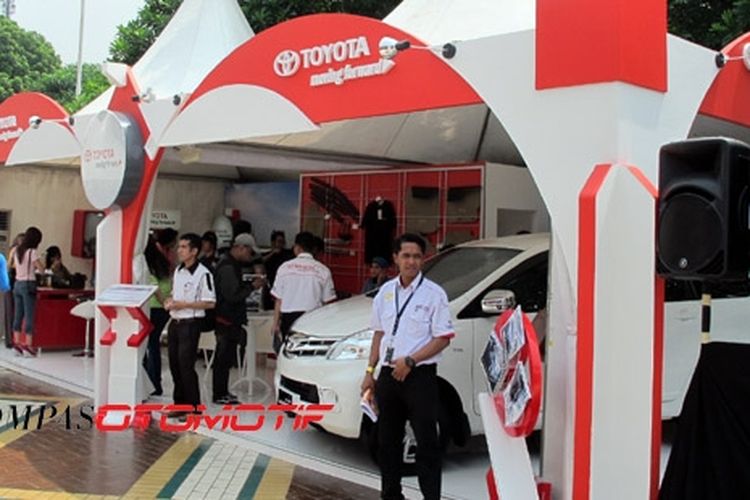 Booth Toyota di Otobursa