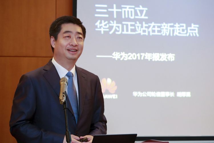 Huawei Rotating Chairman, Ken Hu, merilis paparan kinerja Huawei 2017. 