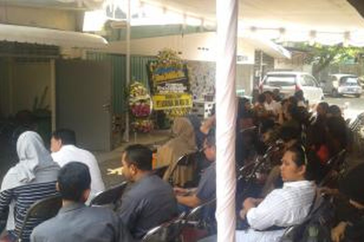 Suasana rumah duka di kediaman Almarhum Harun Al Rasyid, Jalan Daksinapati Timur III, Rawamangun, Jakarta Timur, Rabu (13/8/2014).