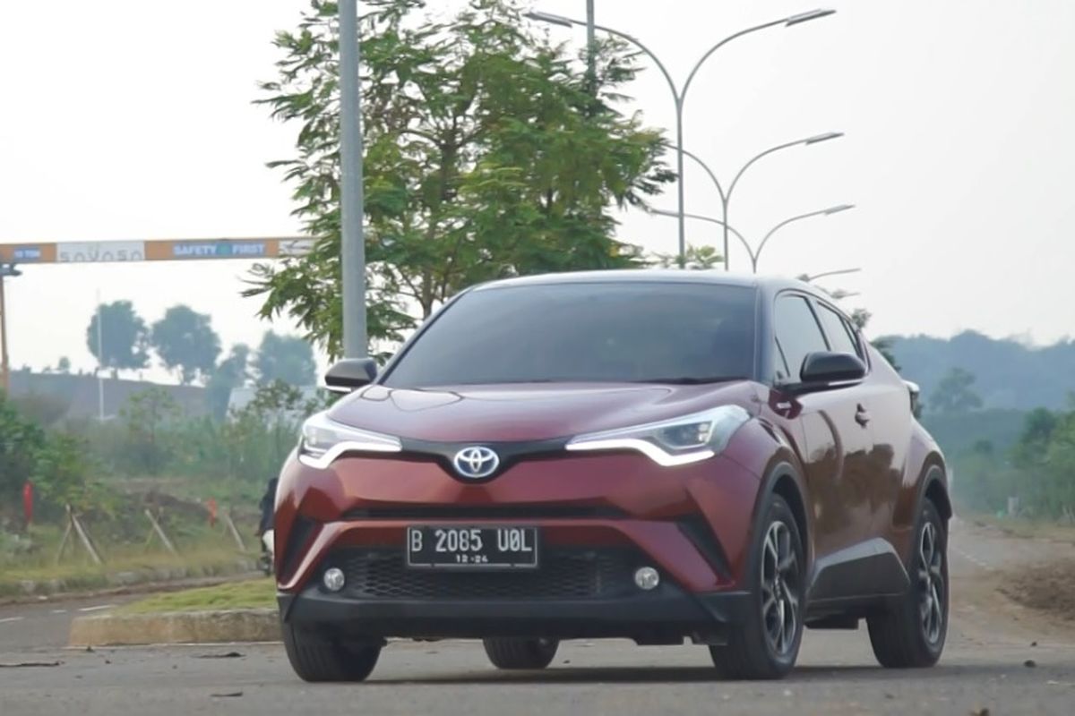 Test Drive Toyota C-HR Hybrid