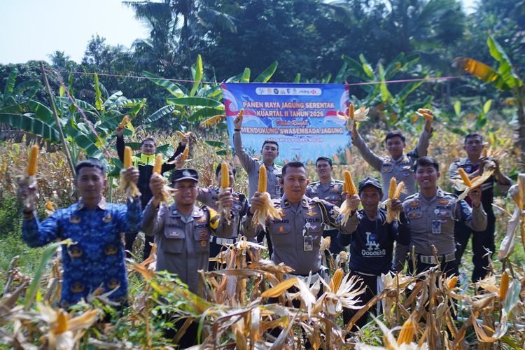 Polri Panen Raya Jagung 2 Ton di Hambalang Bogor