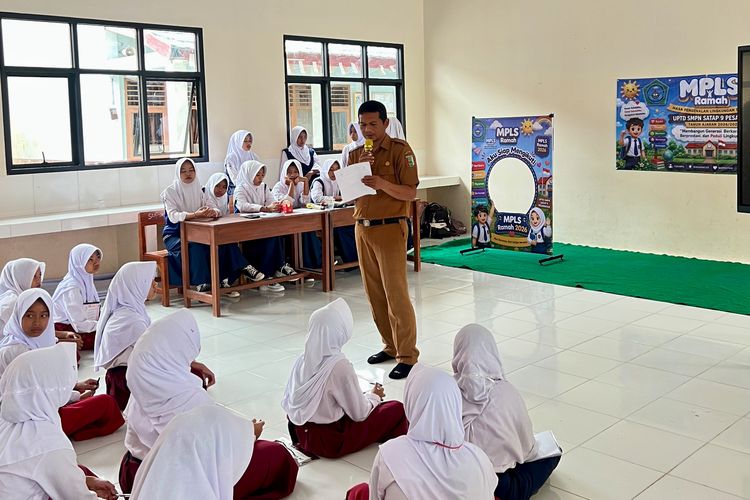 Kisah Guru di Pesawaran Jemput Murid 