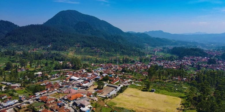 Desa Wisata Alamendah, di Kecamatan Rancabali, Kabupaten Bandung, Jawa Barat (Jabar).
