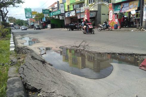 Banjir Surut, Banyak Jalan di Kota Semarang yang Rusak