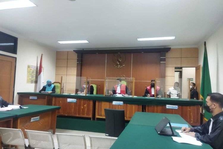 Suasana Sidang Kasus Narkotika dengan terdakwa hakim PN Rangkasbitung yang ditunda