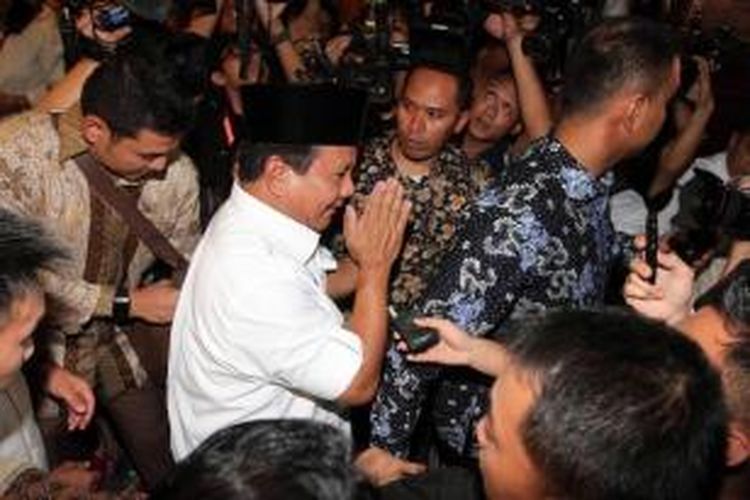 Calon presiden Prabowo Subianto usai mengikuti sidang perdana perselisihan hasil pemilhan umum di Mahkamah Konstitusi, Jakarta, Rabu (6/8/2014). Prabowo-Hatta menuntut agar MK membatalkan SK KPU yang menetapkan pasangan nomor urut 2 Joko Widodo-Jusuf Kalla sebagai pemenang Pilpres 2014.