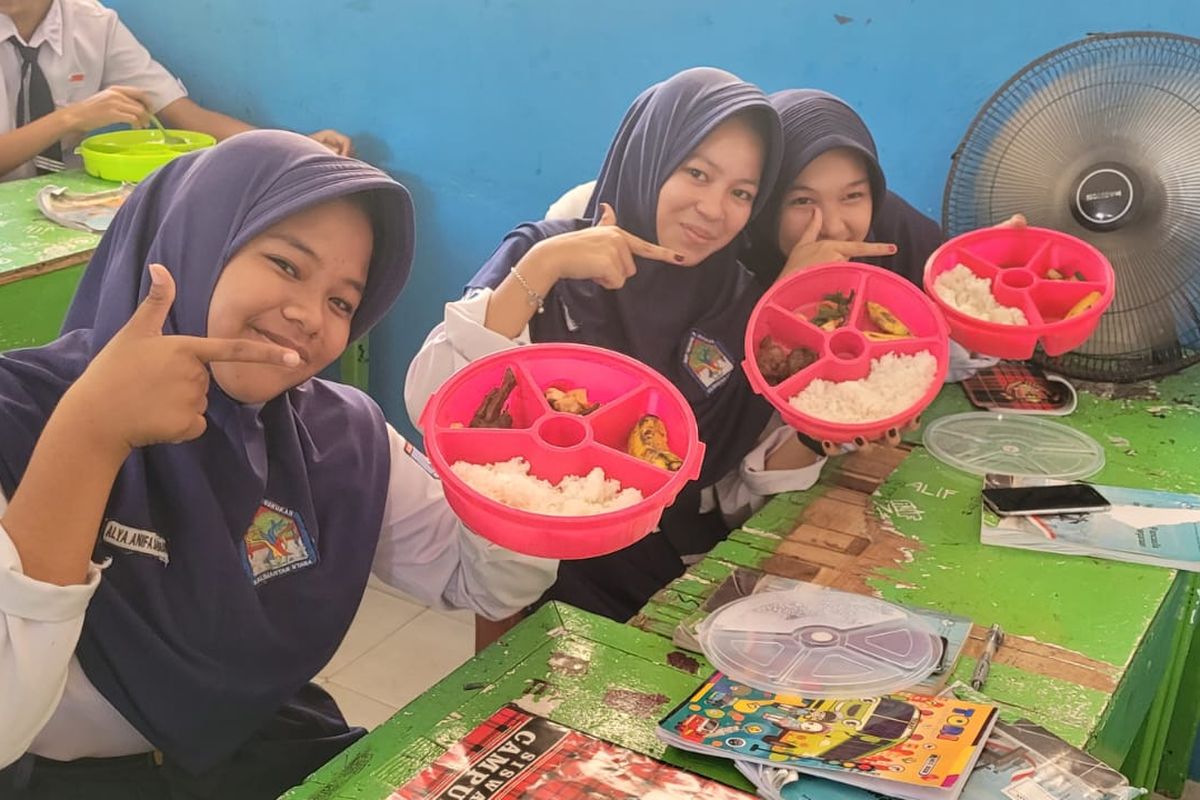 Hari Pertama Makan Bergizi Gratis di SMPN 1 Nunukan, 24 Pelajar Alergi Lauk Tertentu