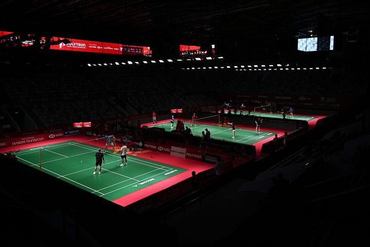 Sejumlah pebulu tangkis dari berbagai negara menjalani sesi latihan menjelang Polytron Indonesia Open 2026 di Istora Senayan, Jakarta, Senin (1/6/2026). Indonesia mengikutsertakan 21 wakil yang akan berlaga di Polytron Indonesia Open 2026 yang terdiri dari dua atlet tunggal putra, satu atlet tunggal putri, enam pasangan ganda putra, lima pasangan ganda putri, dan tujuh pasangan ganda campuran. ANTARA FOTO/Fauzan/kye