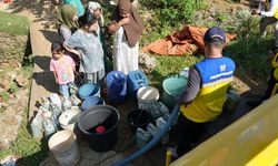 Botteng Utara Kekeringan, Kementerian PU Salurkan 12.000 Liter Air Bersih
