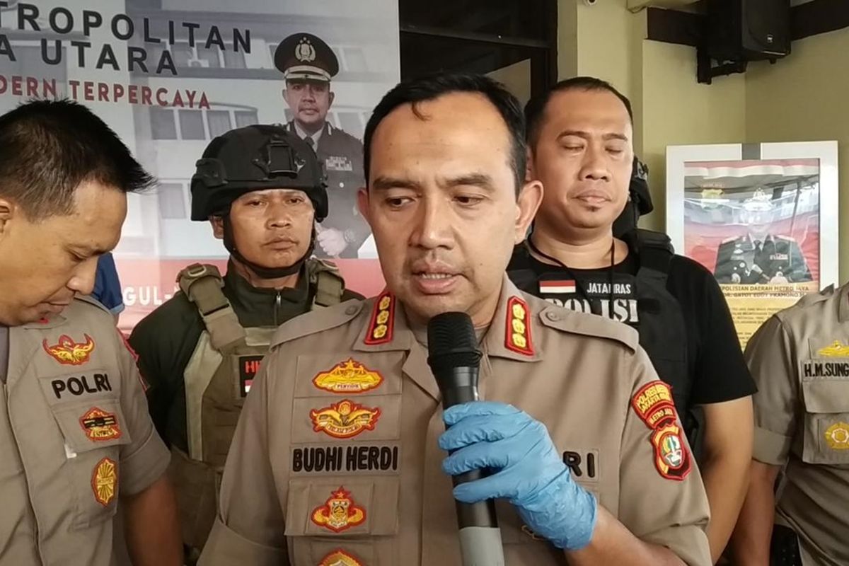 Kapolres Metro Jakarta Utara Kombes Budhi Herdi Susianto menjelaskan terkait penangkapan pencuri Perpustakaan, Kamis (7/11/2019)