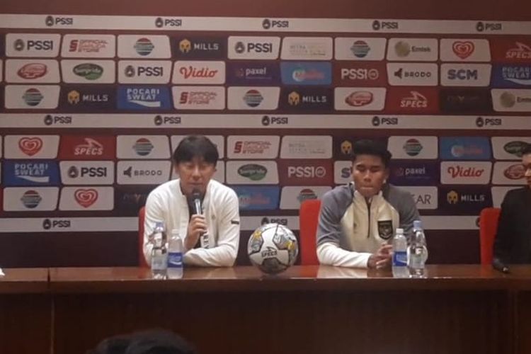 Pelatih timnas U20 Indonesia Shin Tae-yong berbicara dalam konferensi pers seusal laga kontra Selandia Baru di Stadion Utama Gelora Bung Karno (SUGBK) Senayan, Jakarta, pada Minggu (19/2/2023) malam WIB.
