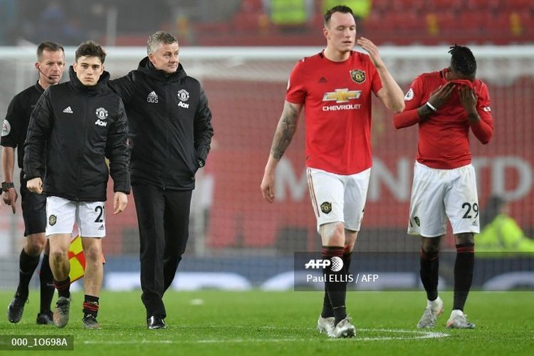 Manchester United seusai dikalahkan Burnley pada pekan ke-24 Liga Inggris 2019-2020.