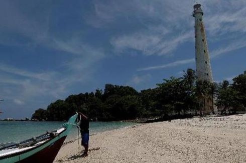 Kapal Spirit of Majapahit Ramaikan Gerhana Matahari Total di Belitung