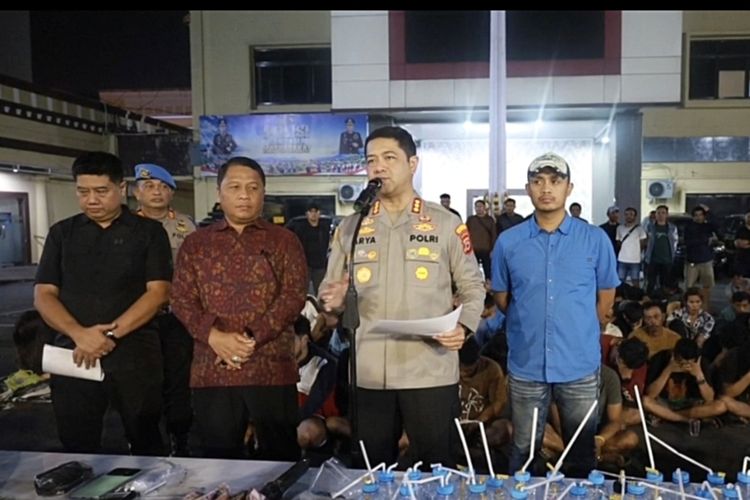 Polisi Gerebek Kampung Narkoba Borta Makassar, Sita Pintu Baja yang Jadi Loket Narkoba