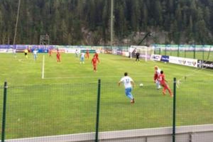 Pertandingan persahabatan antara Lazio vs Indonesia U-23 di Stadion Comunale, Auronzo di Cadore, Minggu (20/7/2014).