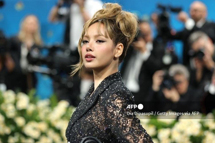 Intip Gaya Glamor Lisa BLACKPINK, Tampil Perdana di Met Gala 2025
