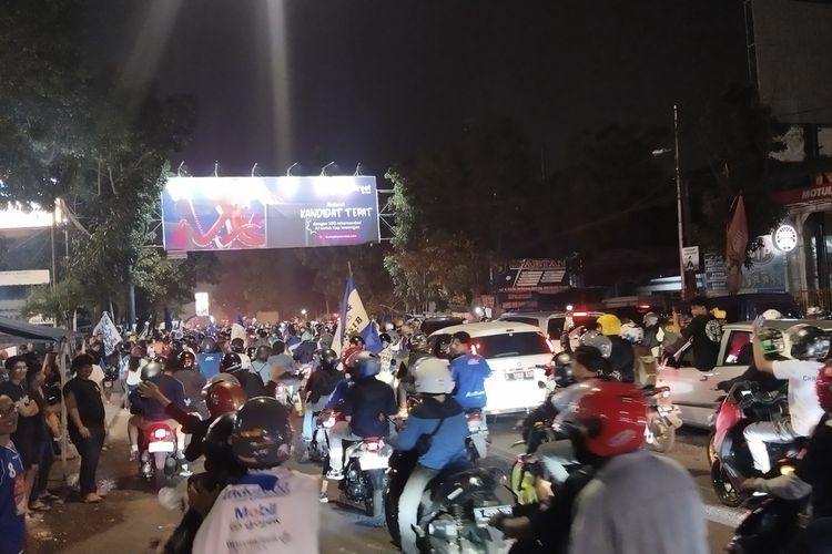 Konvoi bobotoh yang merayakan kemenangan Persib Bandung memadati Jalan Ahmad Yani, Kota Bandung, Jumat (31/5/2024).