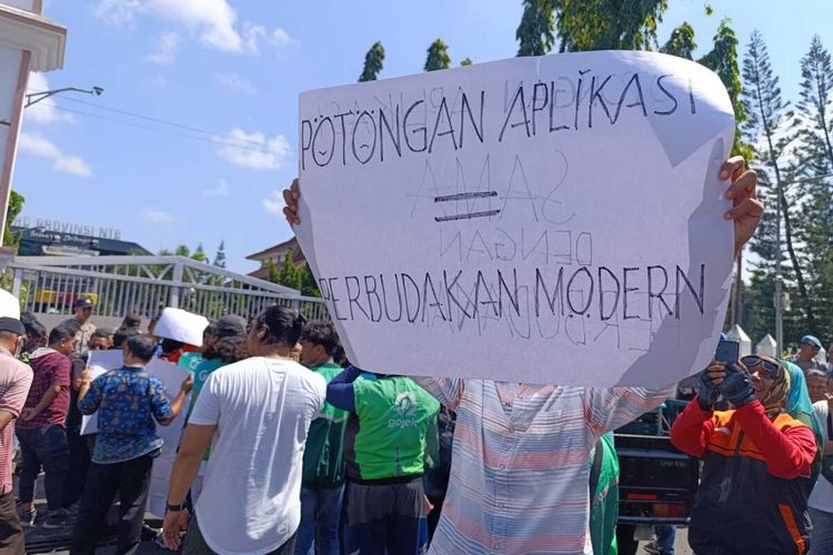Demo ojol di Mataram