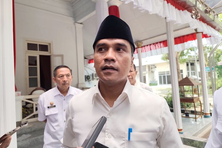 Bupati Bangkalan, Lukman Hakim 