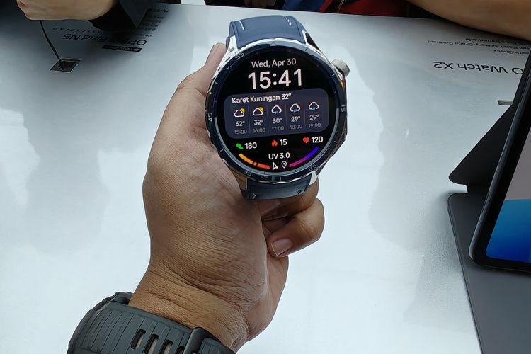 Baterai Oppo Watch X2 memiliki kapasitas 648 mAh dan sudah menggunakan teknologi silicon-carbon battery dari Oppo.