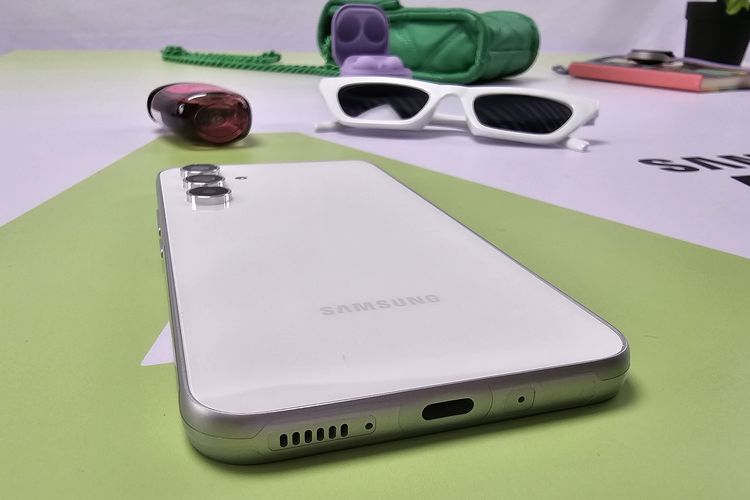 Bukan Hanya agar Jadi Tipis, Ini Alasan HP Kini Tak Punya Lubang Headset