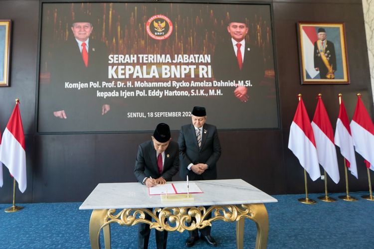 Acara Serah Terima Jabatan (Sertijab) dan pisah sambut antara Kepala BNPT ke-6 Komjen. Pol. (Purn) Mohammed Rycko Amelza Dahniel dengan Irjen. Pol. Eddy Hartono di Sentul, Bogor, Jawa Barat, Rabu (18/9/2024)