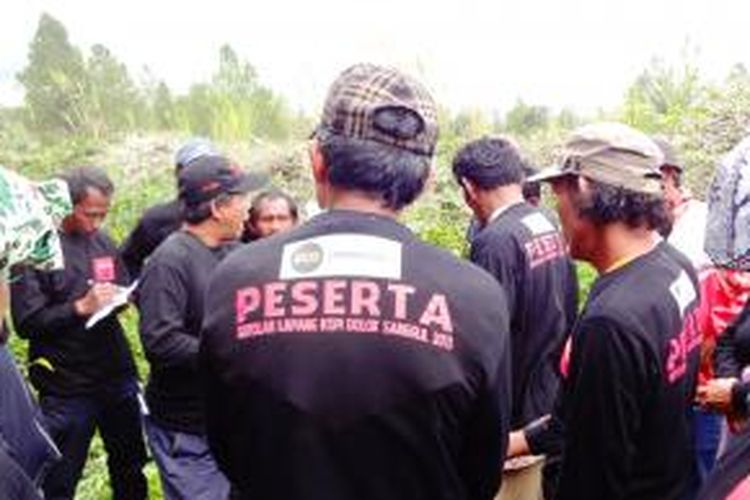 Para petani kopi di Dolok Sanggul, Kabupaten Humbang Hasundutan, Sumatera Utara, menjadi peserta Sekolah Lapang Kopi. Mereka diajarkan budidaya kopi yang baik dan ramah lingkungan